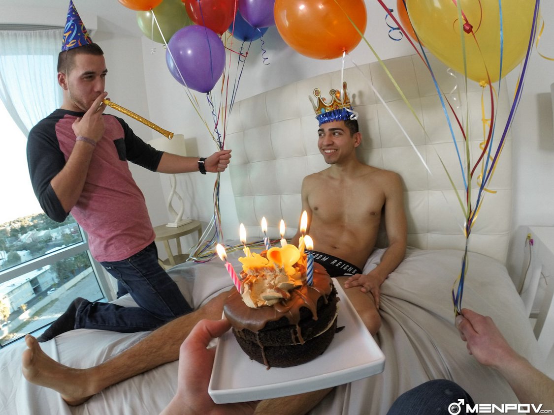 гей порно на день рождения фото 118