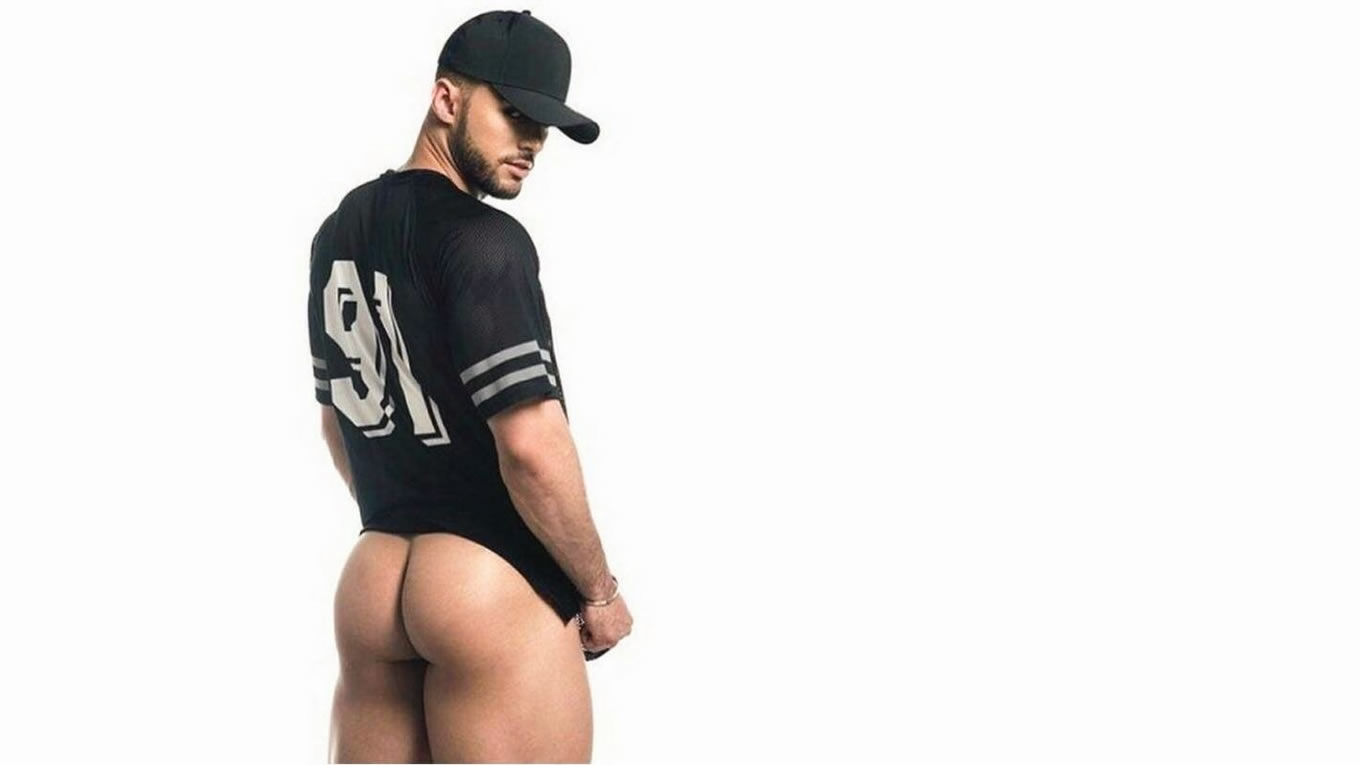 Rearview Athletic Young Hunk with a Nice Ass